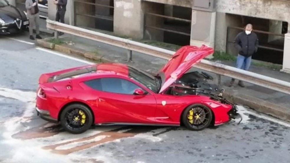 Batida De Carro Celular Ferrari