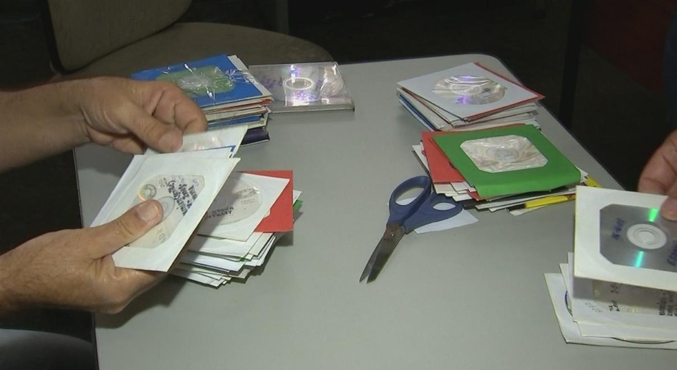 Mídias foram encontradas em casa de policial aposentado no Jardim Paulista em Itapetininga (Foto: Reprodução/TV TEM)