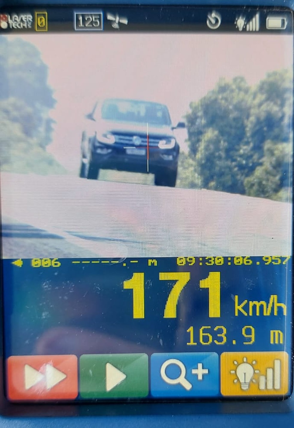 Carro é flagrado a 171 km/h em rodovia de Iacri — Foto: Polícia Rodoviária/Divulgação
