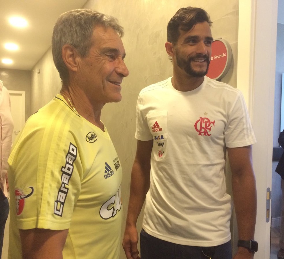 Henrique Dourado e Carpegiani já se encontraram (Foto: Reprodução/Twitter Flamengo)