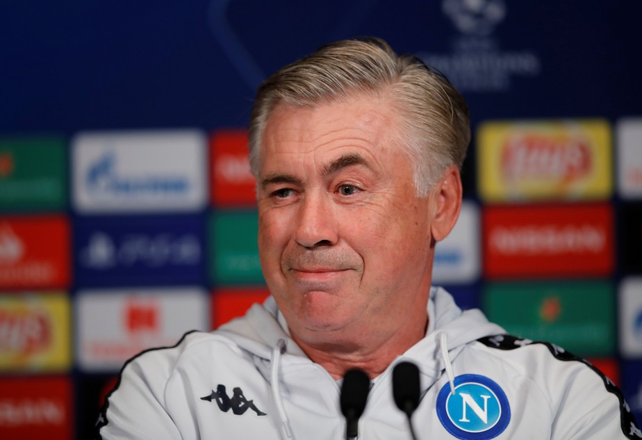 Napoli demite Carlo Ancelotti após goleada e classificação na Liga dos Campeões