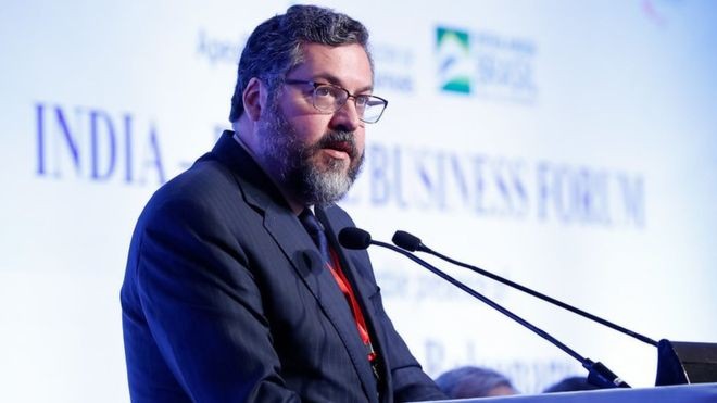 Ernesto Araújo discursa para plateia de empresários brasileiros e indianos em Nova Déli (Foto: ALAN SANTOS/PR, via BBC News Brasil)