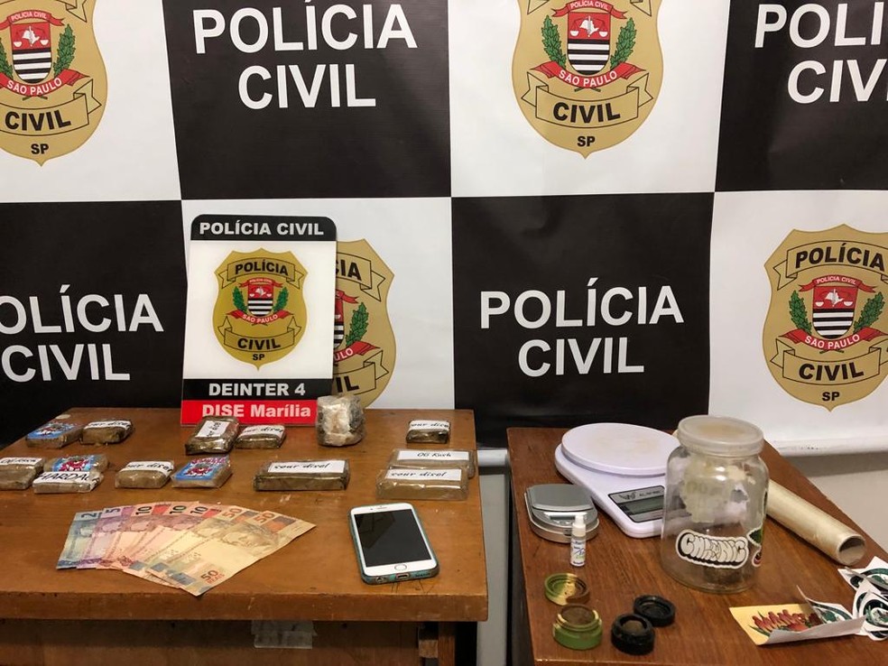 Porções de maconha sintética foram apreendidas com o suspeito em Marília — Foto: Polícia Civil / Divulgação