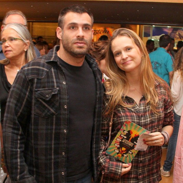 Fernanda Rodrigues vai com o marido ao teatro Quem QUEM News Fernanda Rodrigues vai com o marido ao teatro Quem QUEM News