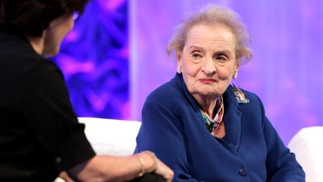 Madeleine Albright: quem foi a refugiada que se tornou 1ª mulher a exercer o mais alto cargo da diplomacia americana