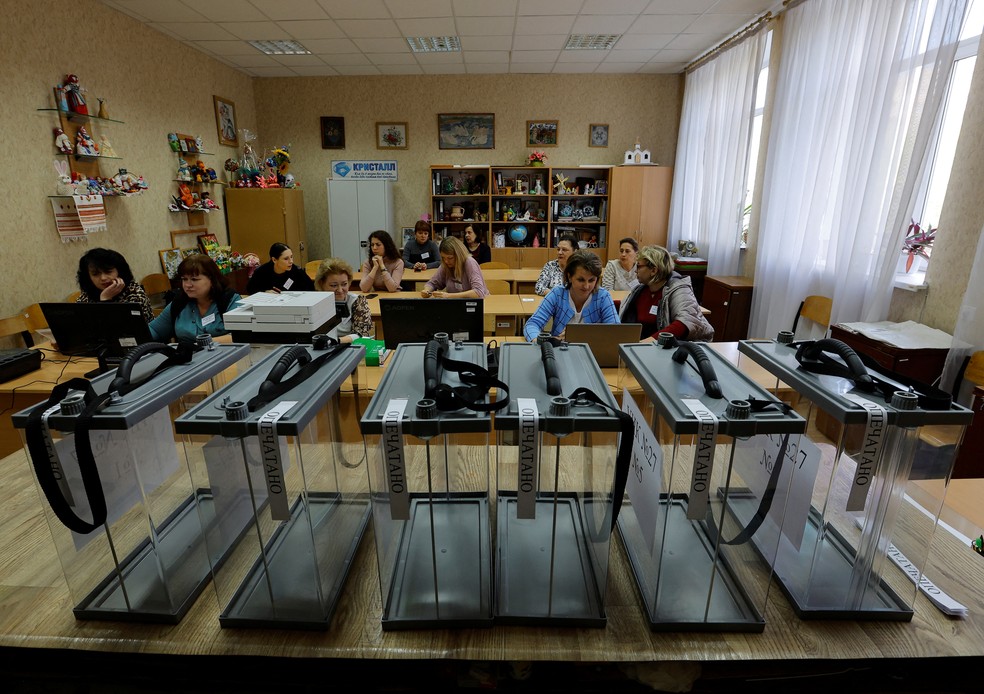 Local de votação de referendo de anexação da Rússia em Donetsk — Foto: REUTERS/Alexander Ermochenko