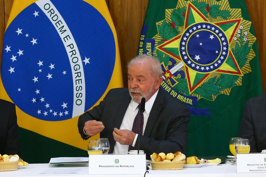 Lula participa de café da manhã de trabalho com equipe em Brasília