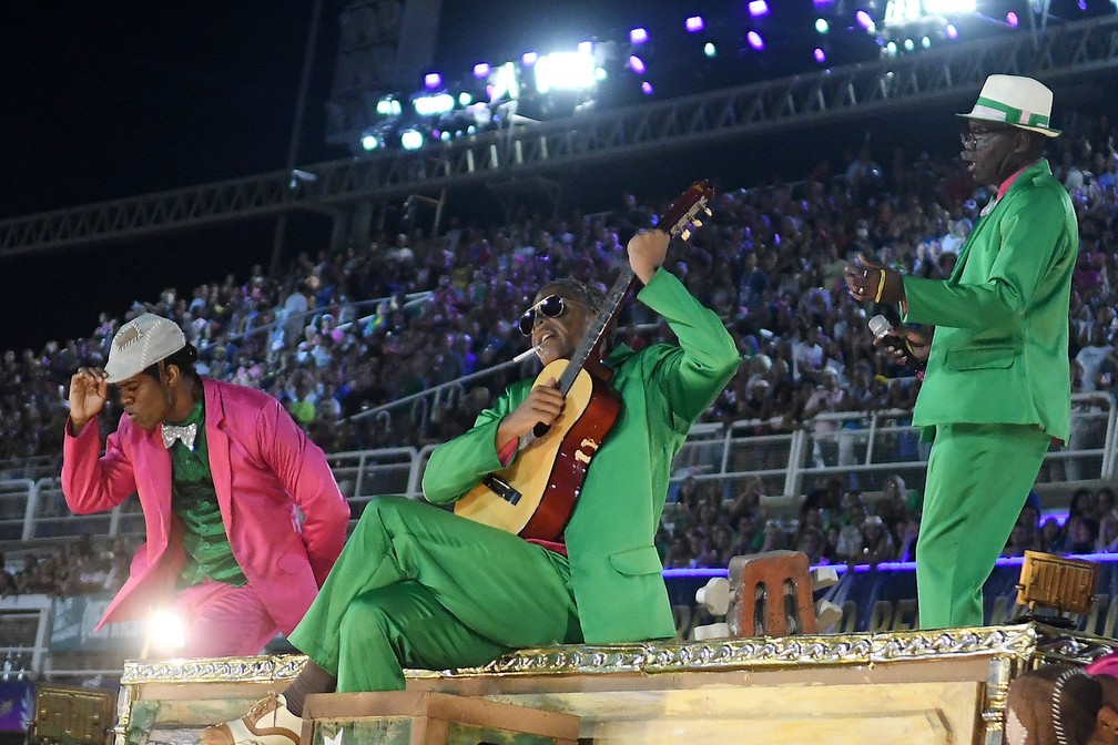 Mangueira homenageia Cartola, Jamelão e Delegado — Foto: Alexandre Durão/g1