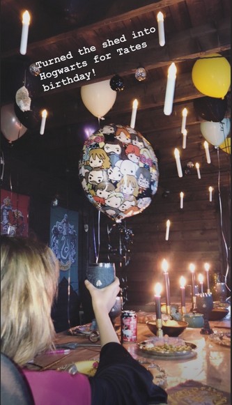 A casa da spice girl Emma Bunton decorada como o castelo de Hogwarts (Foto: Instagram)