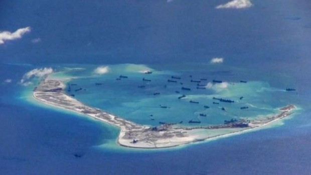 BBC- Fotos revelam que China vem aumentando sua presença militar no Mar do Sul da China (Foto: Reuters via BBC)