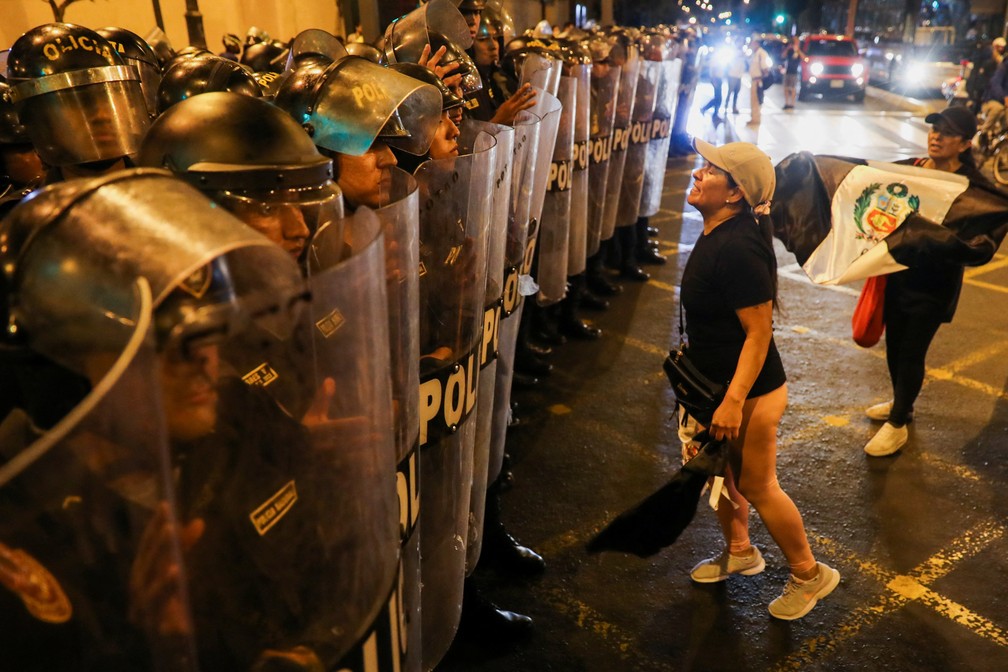 Após quase 50 mortes, protestos por renúncia da presidente do Peru chegam a Lima
