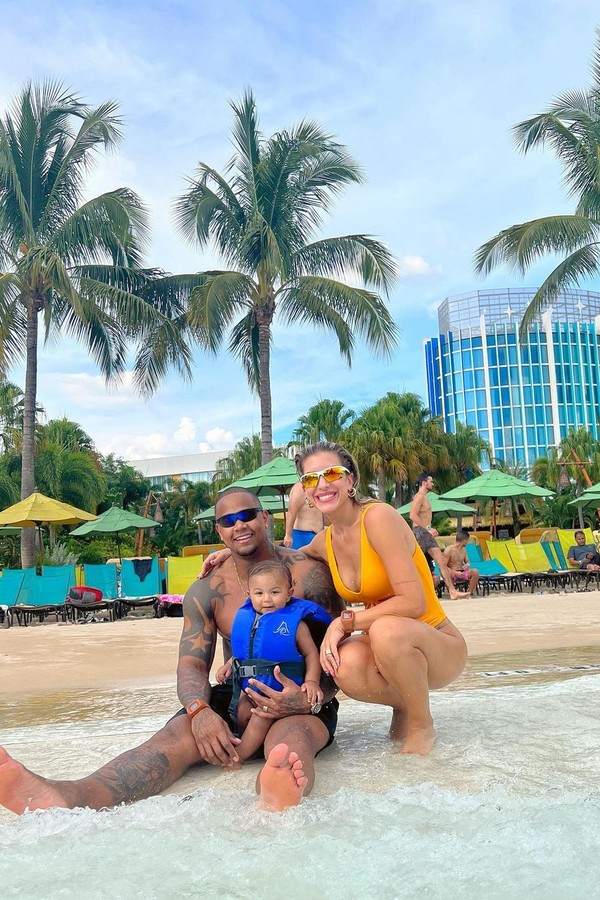 Lorena Improta abre álbum de viagem com Leo Santana e a filha por Orlando (Foto: Reprodução/ Instagram)