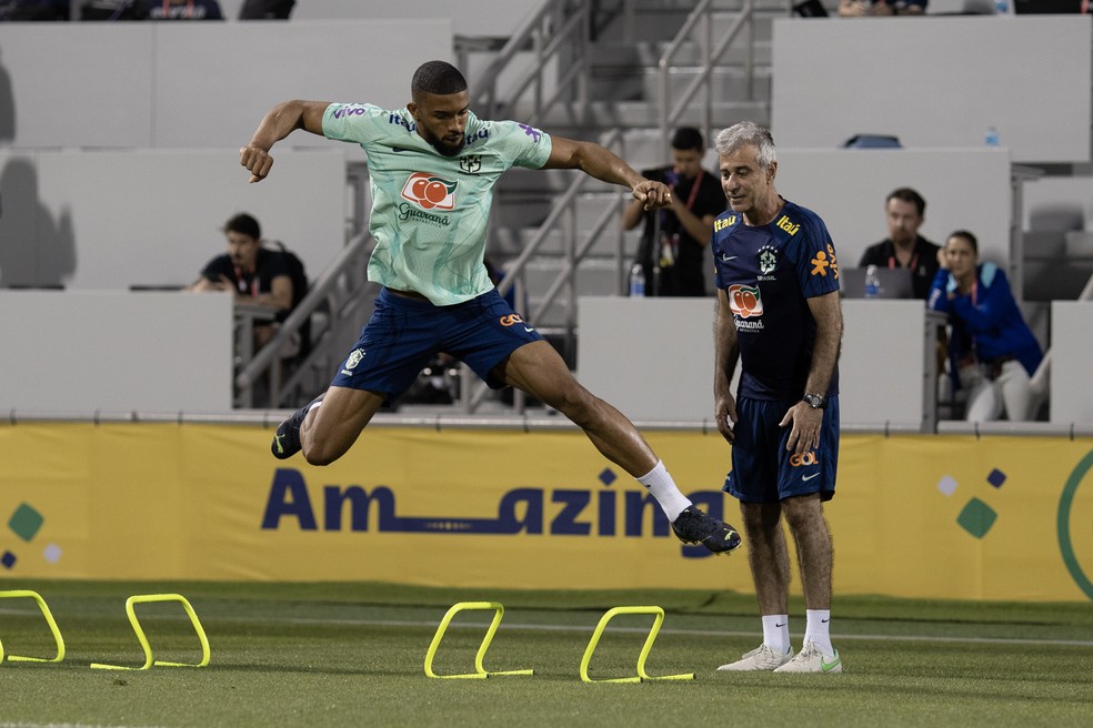 Zagueiro Bremer, no treino da seleção brasileira — Foto: Lucas Figueiredo / CBF