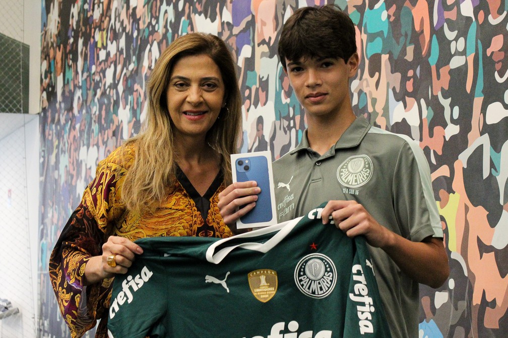 Felipe Goto e Leila Pereira, na Academia do Palmeiras  Foto: Divulgao