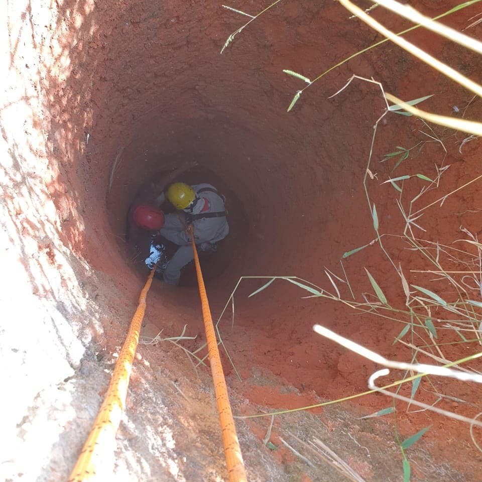 Criança é resgatada após cair em cisterna de 8 m de profundidade ao tentar pegar pipa (Foto: Reprodução/Instagram)