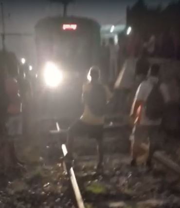 Supervia suspende operação dos trens do ramal Santa Cruz por manifestação na estação de Bangu