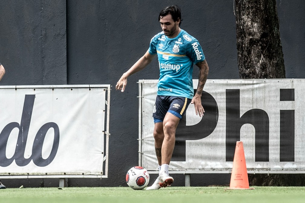 Ricardo Goulart durante treino do Santos — Foto: Ivan Storti/Santos FC