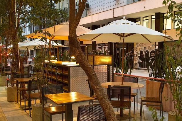 O potencial das calçadas: Ocupa Rua coloca áreas ao ar livre para bares e restaurantes (Foto: Divulgação)
