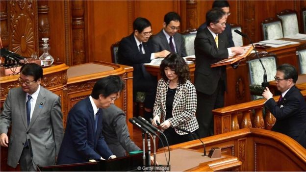 Parlamento do Japão votou a favor da entrada de um número nunca antes visto de trabalhadores imigrantes - 300 mil nos próximos cinco anos, a partir de abril de 2019 (Foto: Getty Images/BBC)