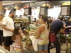 Em Montes Claros, consumidores lotam supermercados e mercados