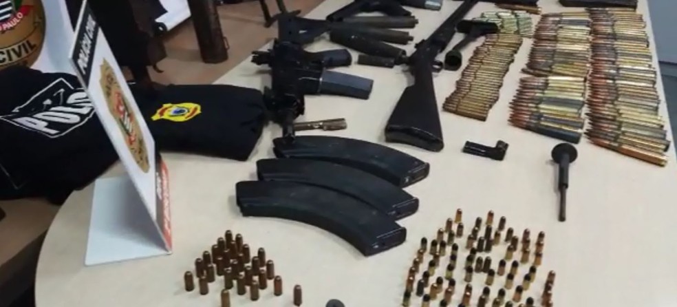 Apreensão de armas e munições em Araçariguama  — Foto: Deic-SP/Divulgação