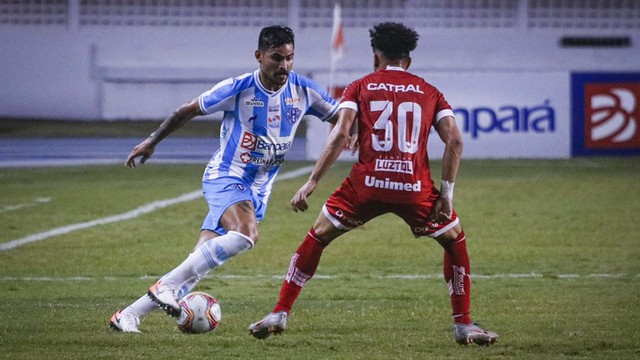 Tony é marcado por Talles em jogada pela direita