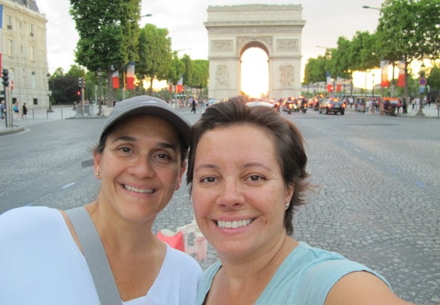 Taciana Mello e Fernanda Moura em Paris: buscando a voz das empreendedoras na França (Foto: The Girls on the Road)