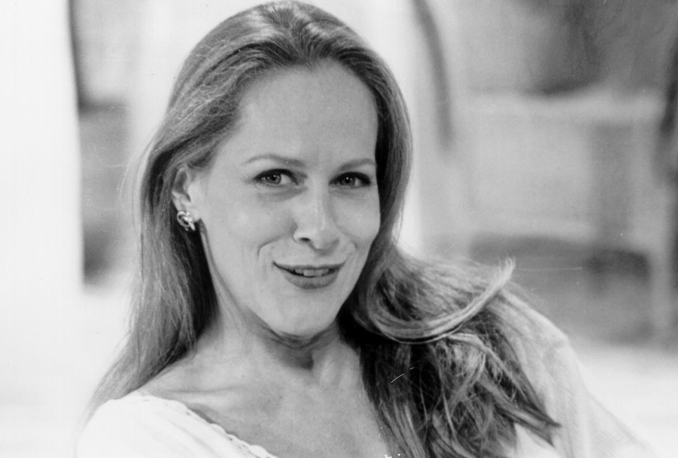Lucinha Lins como a Estela, na novela 'A Viagem' — Foto: Globo