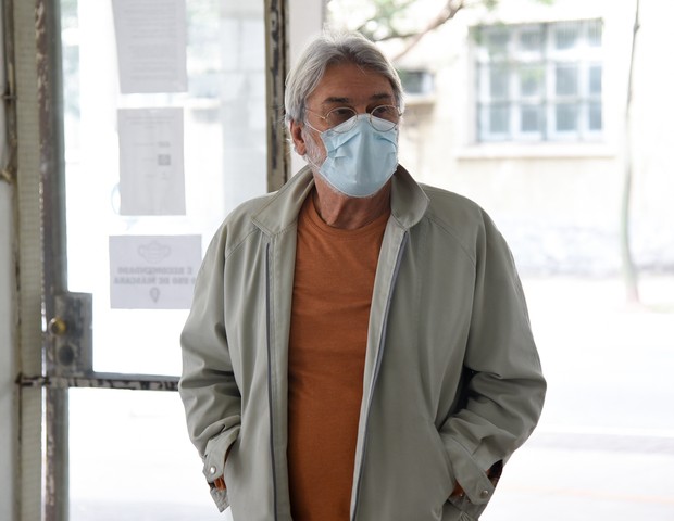 O ator Zecarlos Machado no velório de Rubens Caribé (Foto: Andy Santana / AgNews)