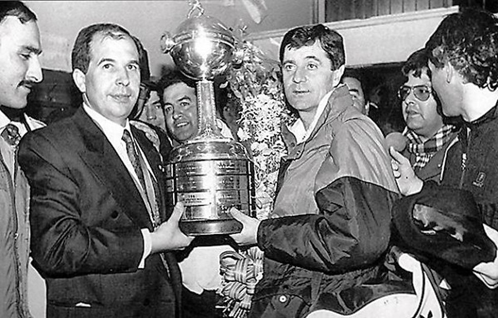 Croata Mirko Jozic foi o tÃ©cnico campeÃ£o da Libertadores pelo Colo-Colo em 1991  â Foto: ReproduÃ§Ã£o Conmebol