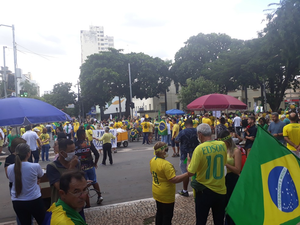 Protesto pró-governo em Goiânia neste domingo (15) — Foto: Rafael Oliveira/G1 Goiás