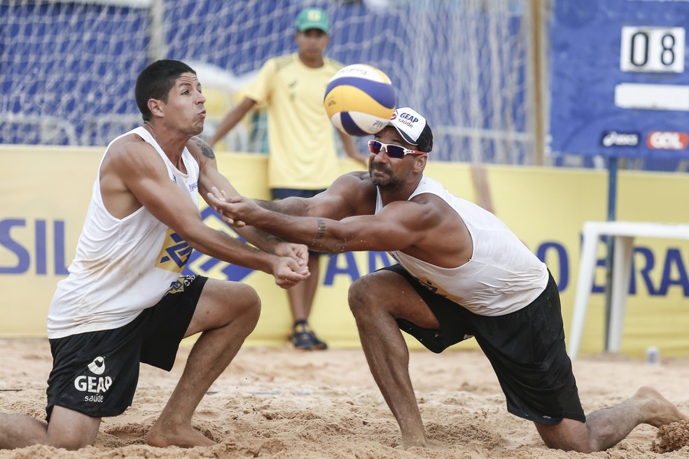 Álvaro Filho e o campeão olímpico Ricardo vão disputar etapa Natal do Circuito Brasileiro — Foto: Wander Roberto/Inovafoto/CBV