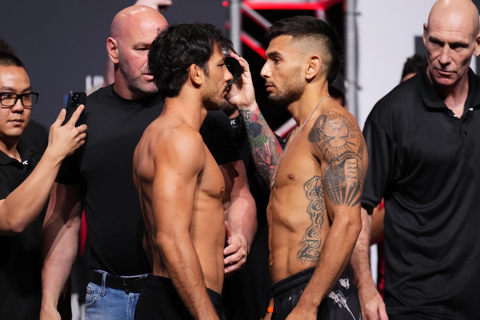 Alexandre Pantoja e Alex Perez fazem outro confronto dos moscas no UFC 277 — Foto: Josh Hedges/Zuffa LLC