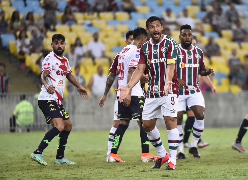 Fred no jogo entre Fluminense e Unión Santa Fe — Foto: André Durão