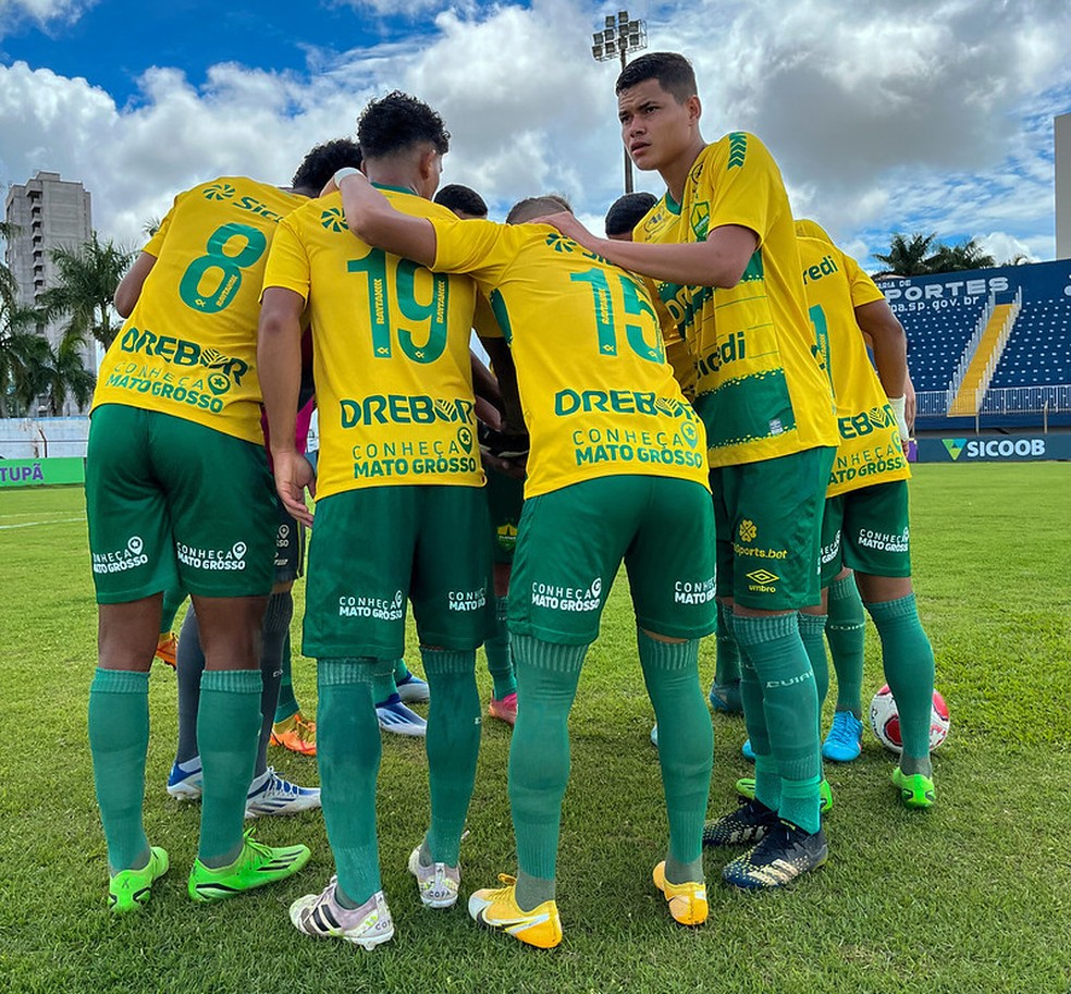 Equipe do Cuiabá em duelo pela segunda fase da Copinha — Foto: AssCom Dourado