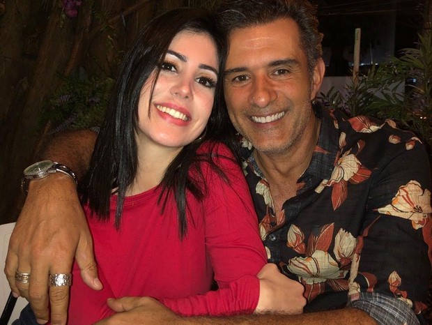 Marcos Pasquim e namorada (Foto: Reprodução/Instagram)