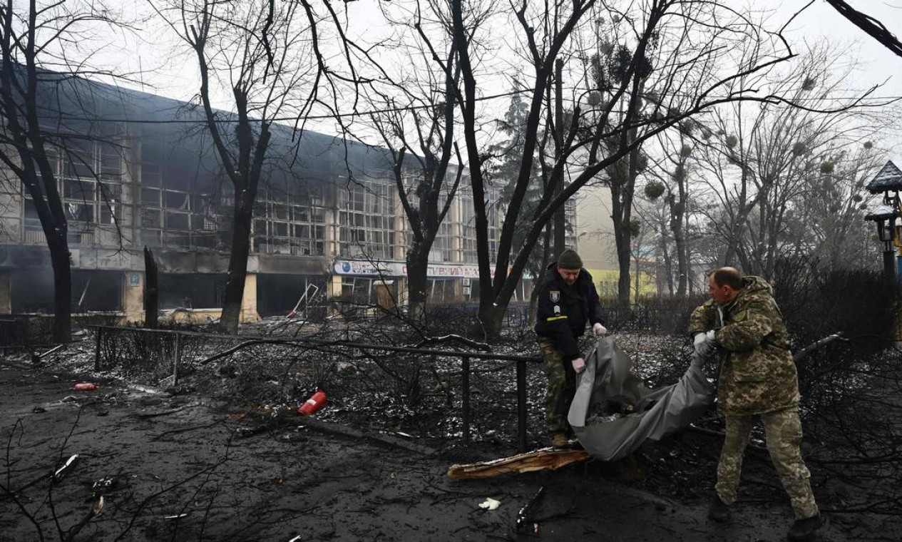 Área onde fica localizada a principal torre de televisão de Kiev, destrída depois de ataque aéreo russo em 1 de março  — Foto: ARIS MESSINIS / AFP