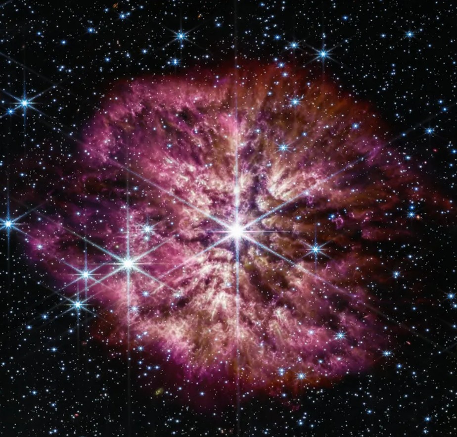 Estrela Wolf-Rayet 124 em breve se tornará uma supernova