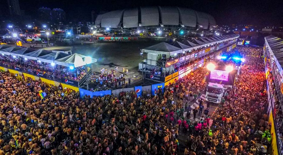 Carnatal 2017, realizado no entorno da Arena das Dunas â€” Foto: CanindÃ© Soares