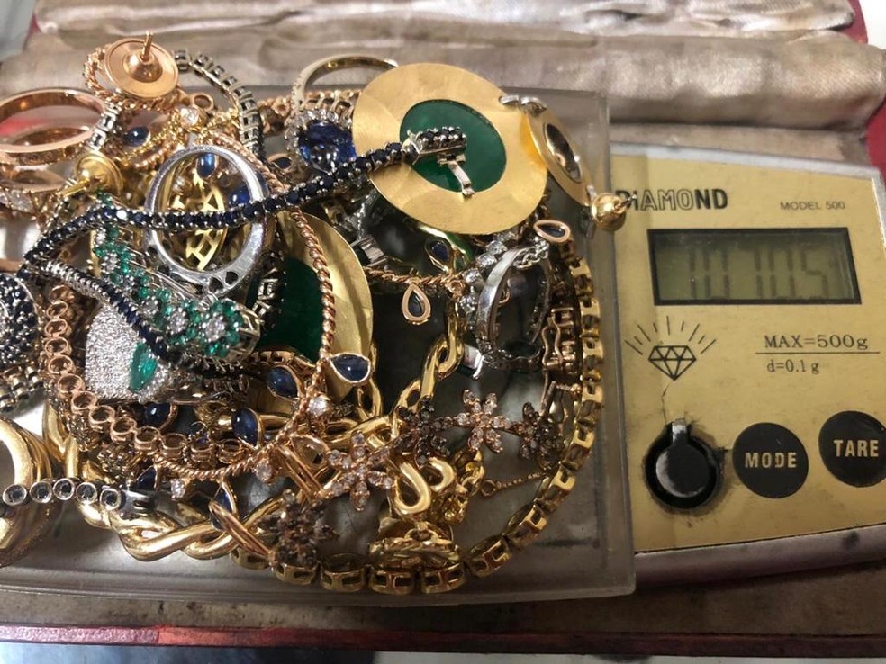 Apos Receber R 100 Mil Para Afastar Espiritos Malignos De Cliente Cartomante E Detida No Df Distrito Federal G1