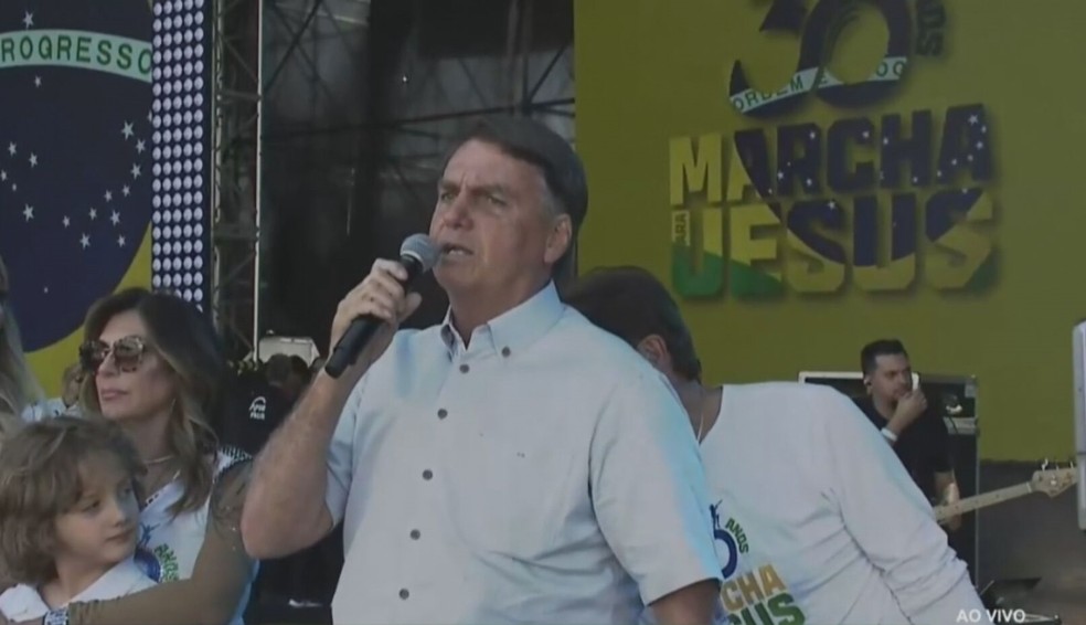 Bolsonaro discursa no palco da Marcha para Jesus 2022, em São Paulo, neste sábado (9). — Foto: Reprodução/TV Rede Gospel 