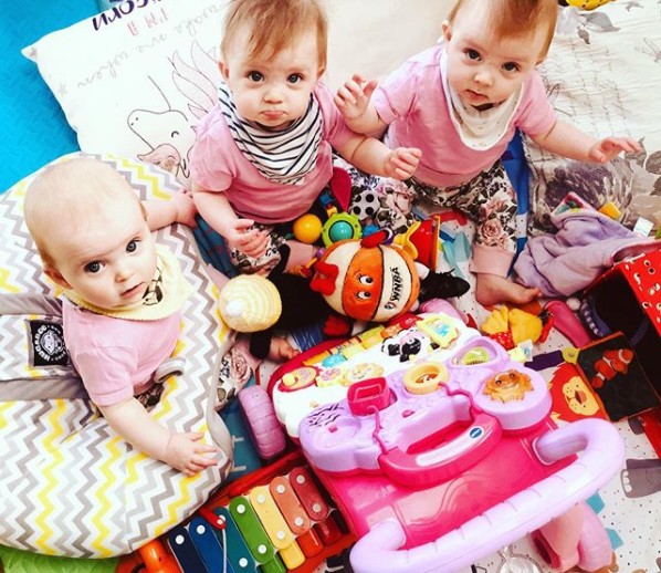 As trigêmeas nasceram em dezembro (Foto: Reprodução: Instagram )