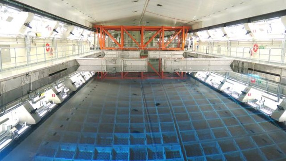 Os resíduos nucleares devem passar por um resfriamento antes de serem transferidos para outras instalações de armazenamento — Foto: BBC
