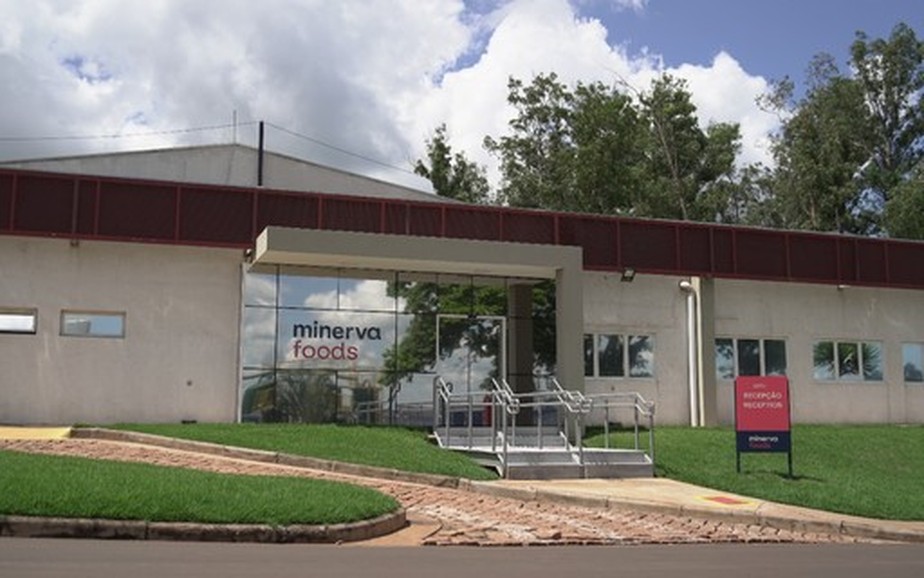 Minerva Foods já havia anunciado embarque de carne carbono neutro ao Uruguai. Agora, adquiriu uma empresa no país