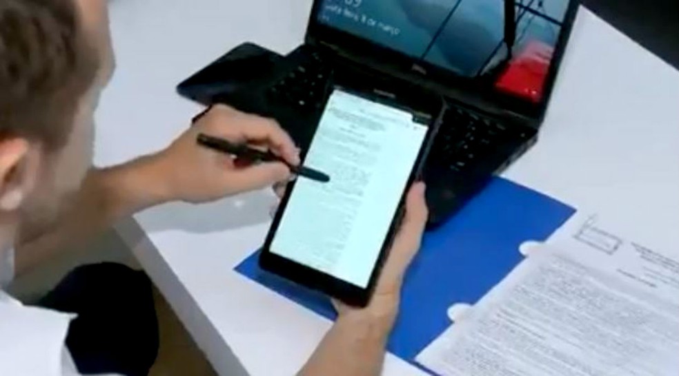 Na área administrativa, incorporadora propõe substituir contratos de papel por versões eletrônicas: combate ao desperdício de recursos naturais — Foto: TV TEM/Reprodução