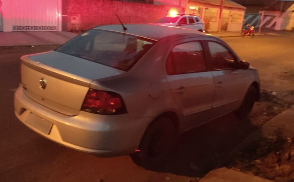 Carro da v&iacute;tima foi utilizada pela filha, suposta autora, ap&oacute;s o crime &mdash; Foto: Pol&iacute;cia Civil