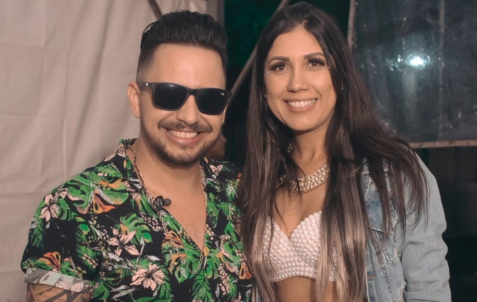 Cantor sertanejo Kleber Oliveira, vítima da Covid-19, ao lado da esposa Vanda Rios — Foto: Reprodução/Redes Sociais