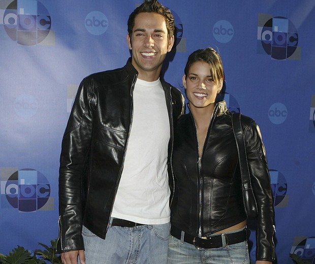 Zachary Levi e Missy Peregrym juntos em foto de 2004 (Foto: Getty Images)