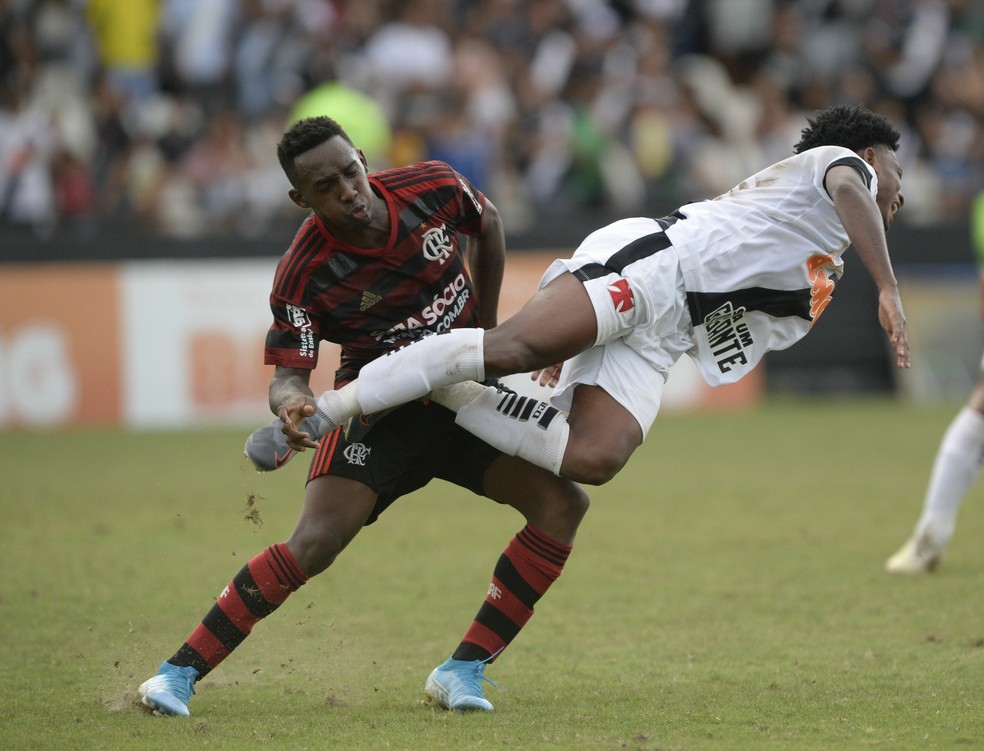 Yuri César sofre lesão no joelho e desfalca o Flamengo na ...