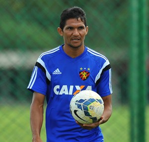 Durval Sempre herói, zagueiro Durval vive noite de vilão na eliminação do ...